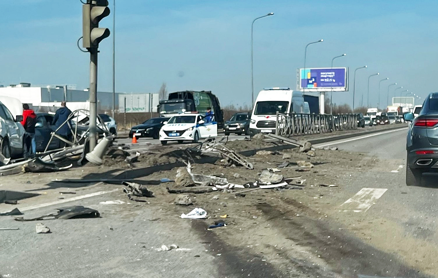 Видео жесткого ДТП в Санкт-Петербурге: фура без тормозов смяла 10  автомобилей