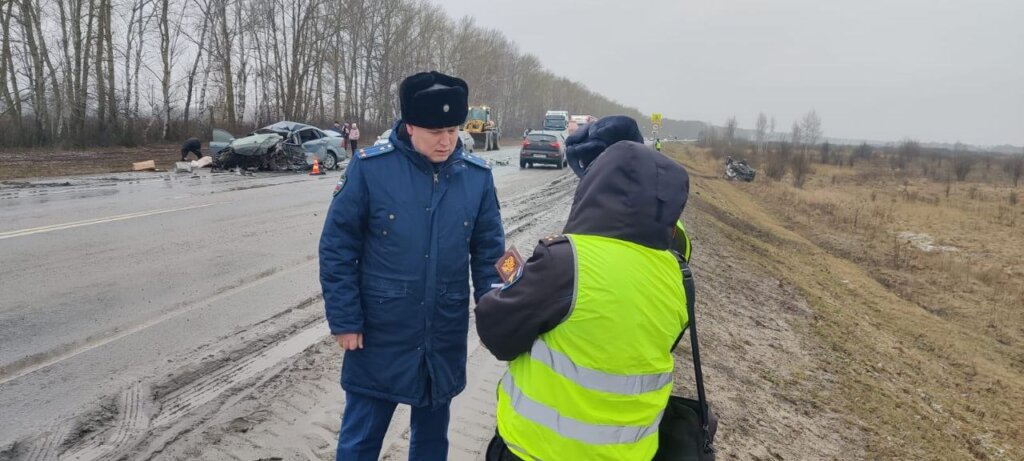 Ford Focus и Mercedes-Benz столкнулись на трассе «Каспий»: погибли оба водителя
