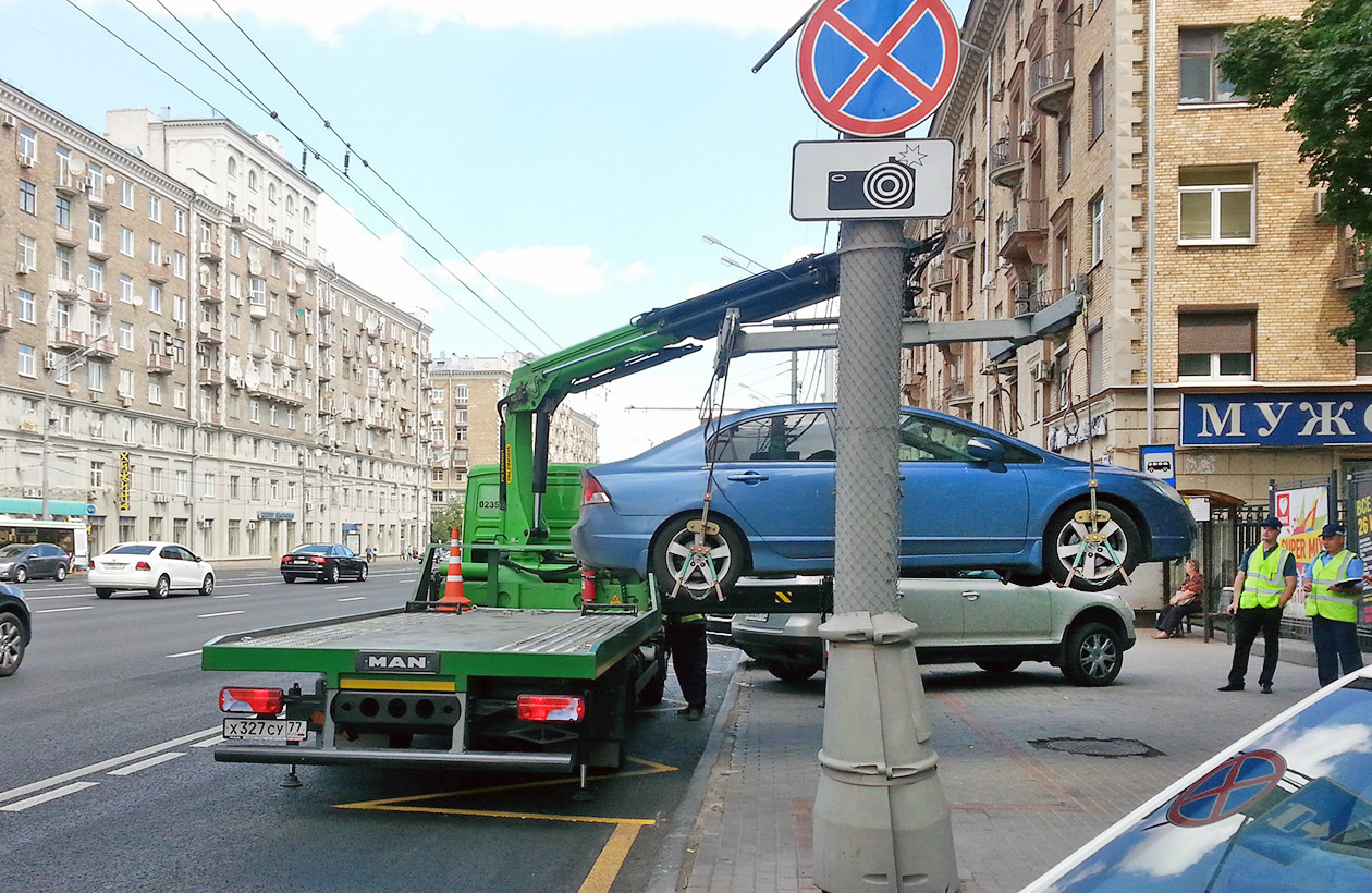 В Москве хотят запретить эвакуацию неправильно припаркованных автомобилей