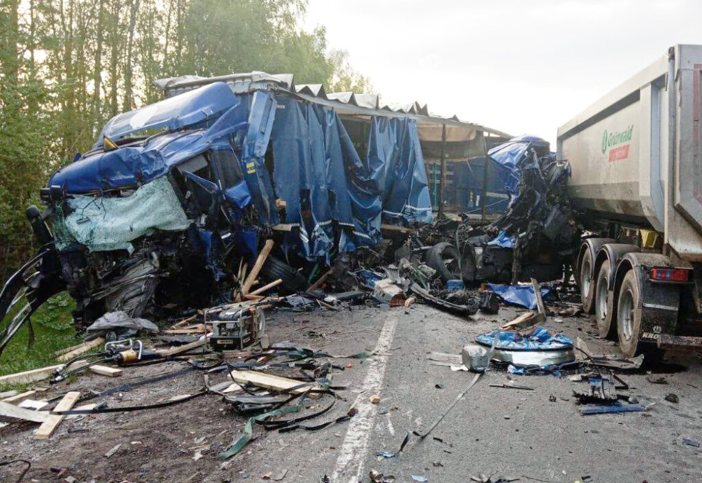 Массовое ДТП из-за лопнувшего колеса в Нижегородской области: погибли 4 человека