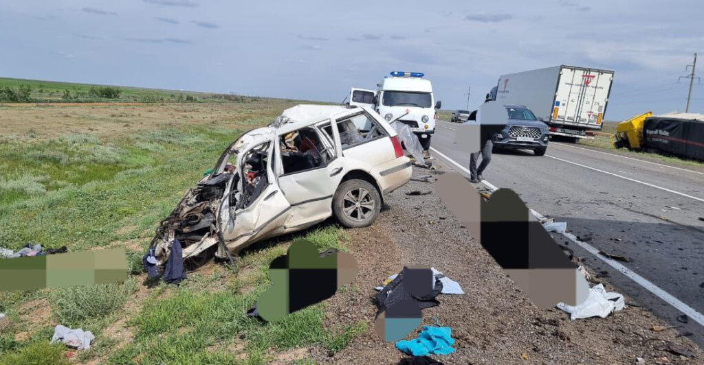 Трагедия на трассе в Калмыкии: в ДТП погибли двое взрослых и двое детей