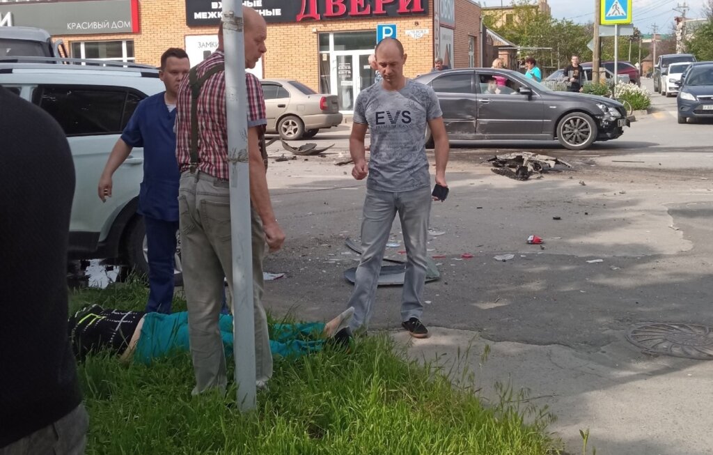 Момент массовой аварии в Таганроге: женщина думала, что едет по главной, и устроила &#171;замес&#187; на перекрестке