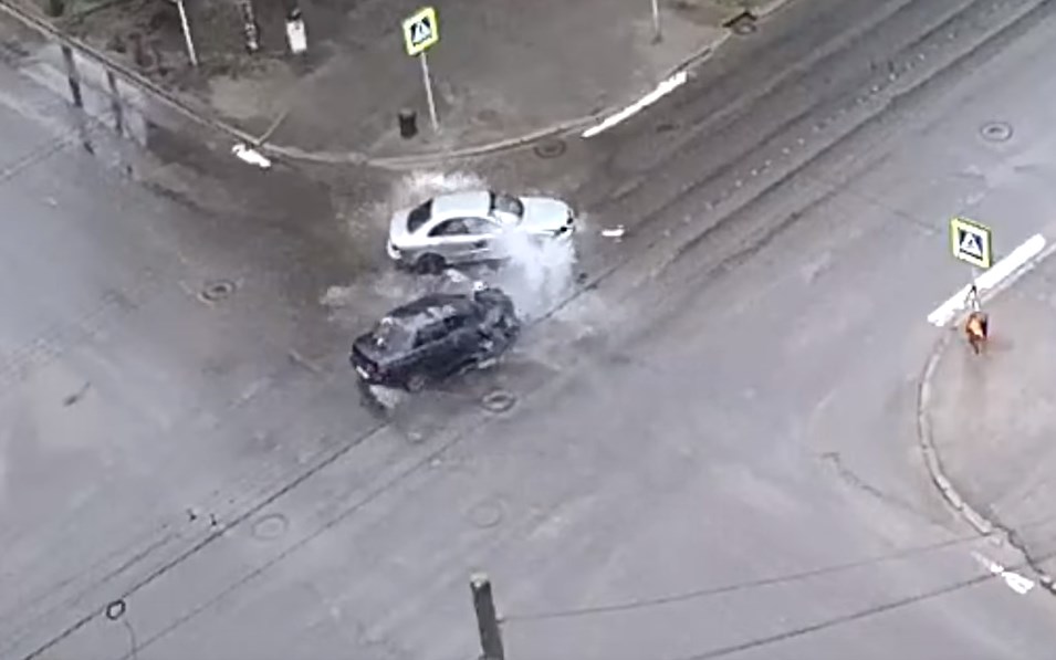 Опасный поворот налево привёл к ДТП в Вологде