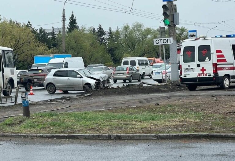 Омск авария infiniti