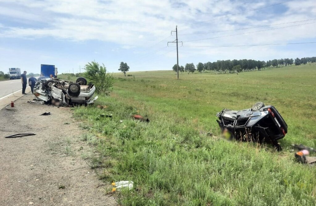 Лобовое столкновение на трассе в Челябинской области: погибли 6 человек