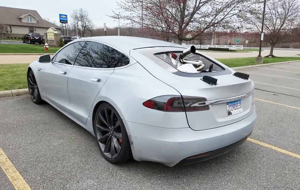 Блогер переделал Tesla Model S &#8212; теперь она может проехать более 1 600 километров без подзарядки