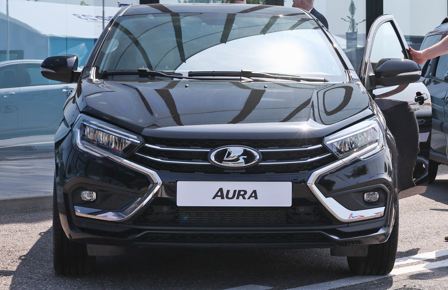 Названа цена на новый автомобиль Lada Aura