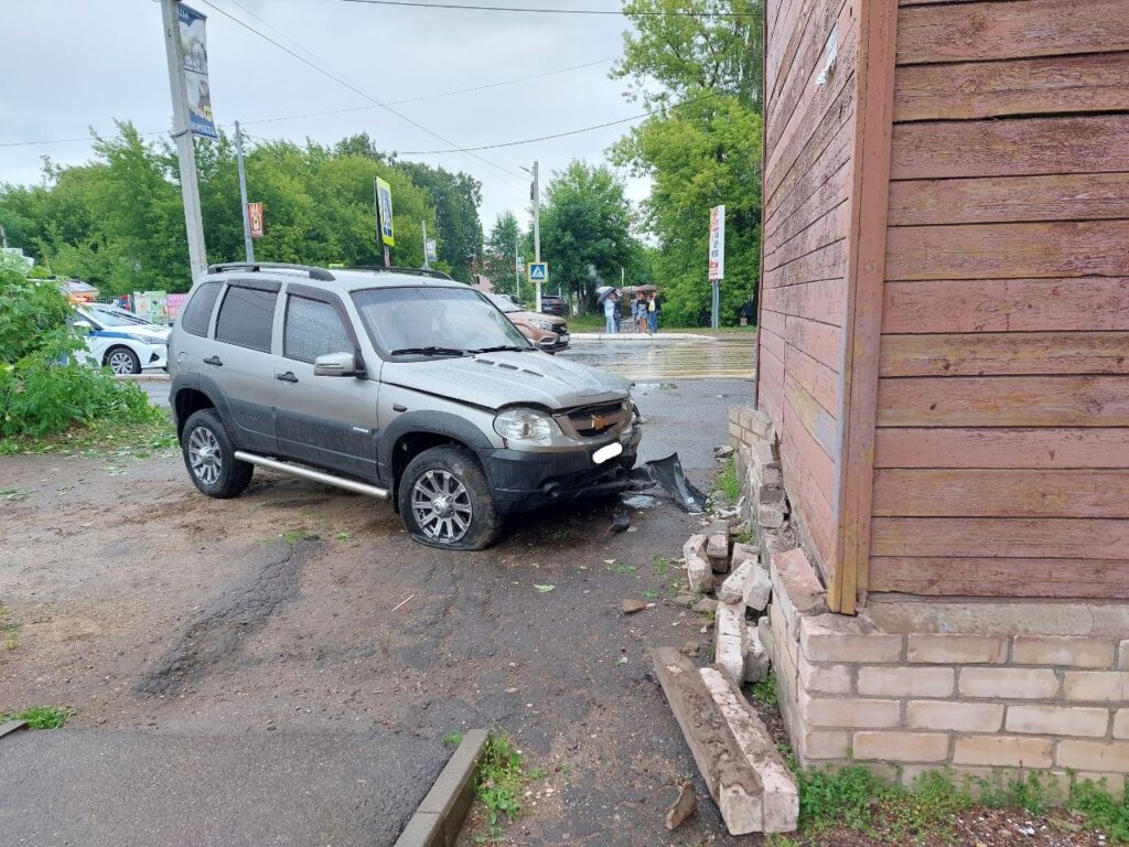 Авария в Костромской области: пьяный водитель сбил беременную девушку