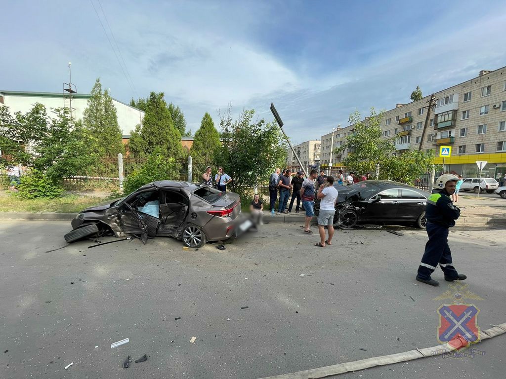 В Волгограде водитель «Киа Рио» не уступил дорогу «Мерседесу» и погиб