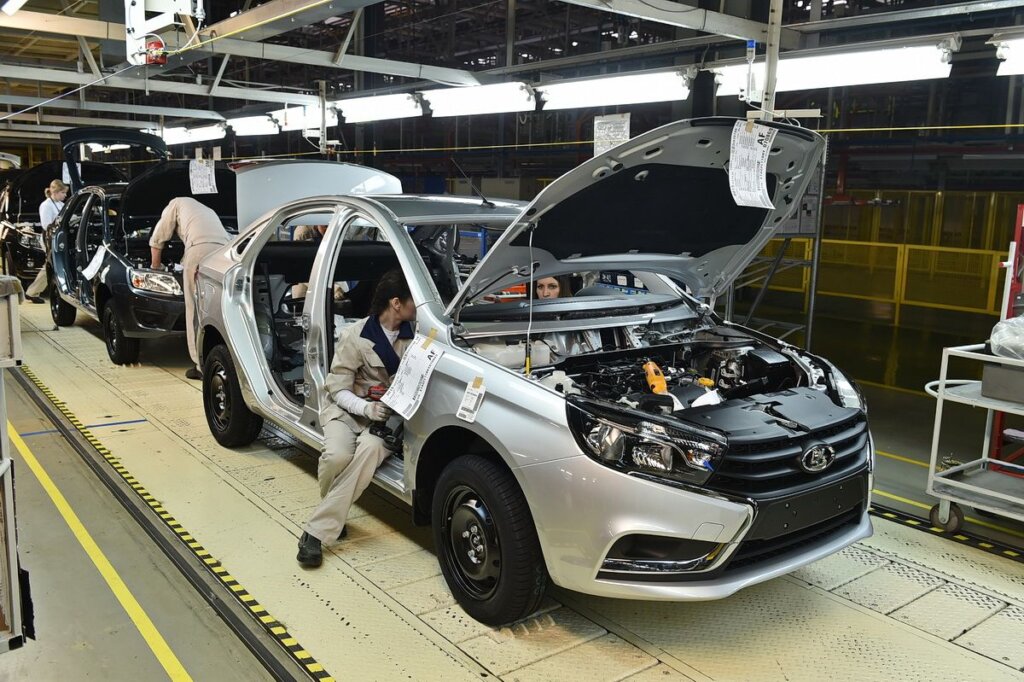 Производство автомобилей Lada Vesta приостановлено