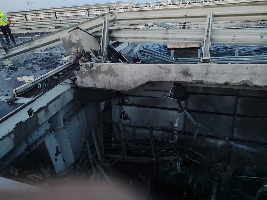 ЧП на Крымском мосту: родители погибли, ребенок чудом выжил