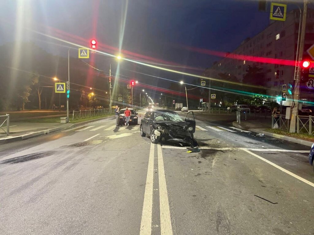 В Колпине пьяный водитель сбил двух пешеходов и сбежал с места ДТП