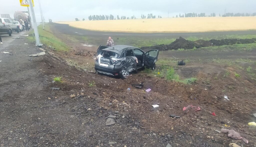&#171;Выезжала со второстепенной и не пропустила грузовик&#187;: двое детей погибли в ДТП в Татарстане