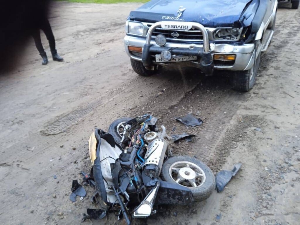 В Красноярском крае пьяный водитель въехал в мопед: погибли девушка и ребенок