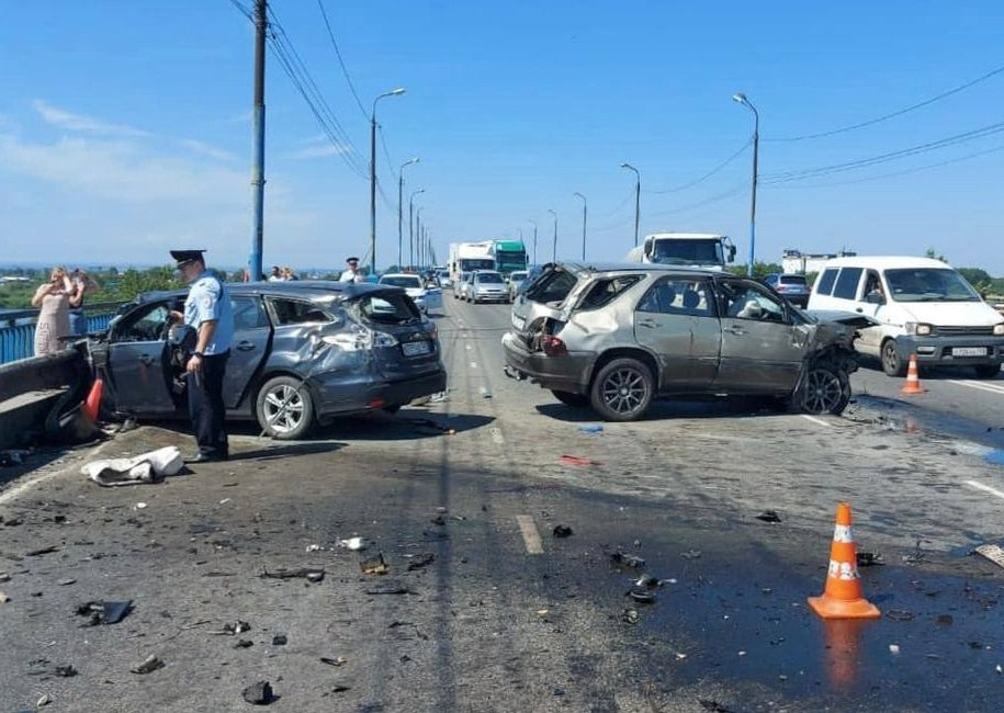 Пьяный водитель без прав устроил смертельное ДТП на Иннокентьевском мосту в Иркутске