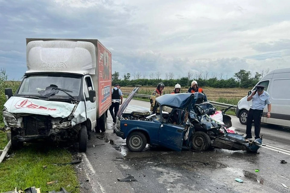 Водитель &#171;Жигулей&#187; и его беременная пассажирка погибли в ДТП в Ростовской области