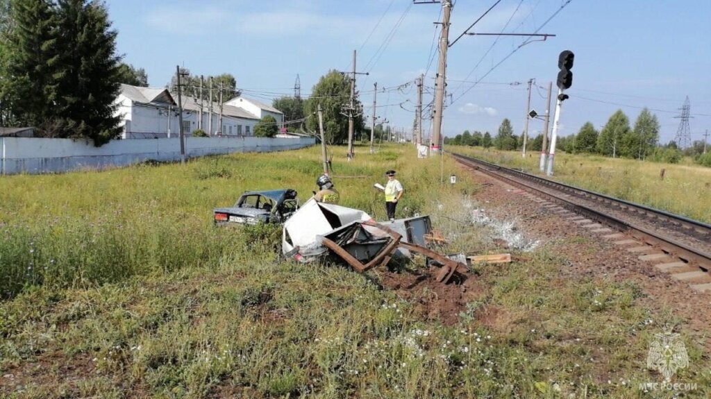 ДТП с поездом в Башкирии: женщина выехала на переезд на красный и погибла