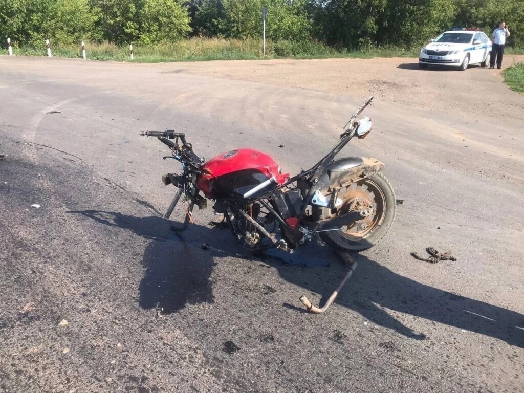 ДТП в Удмуртии: 14-летний мотоциклист не уступил дорогу КАМАЗу и погиб