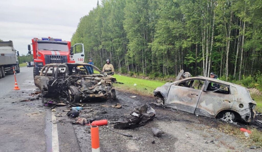 Четыре человека погибли в огненном ДТП на трассе Тюмень — Ханты-Мансийск