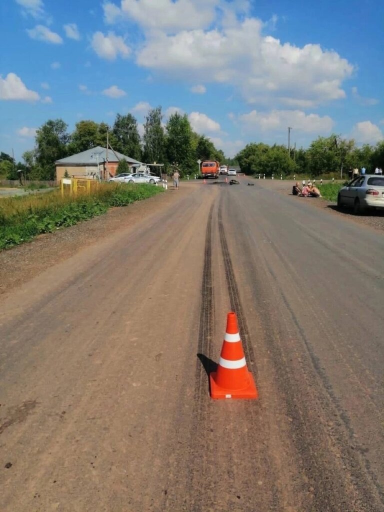 ДТП в Удмуртии: 14-летний мотоциклист не уступил дорогу КАМАЗу и погиб