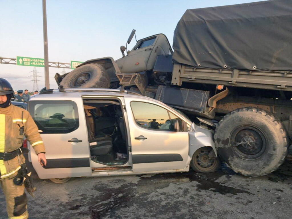 Военный автомобиль попал в ДТП на КАД: погибли четверо военнослужащих