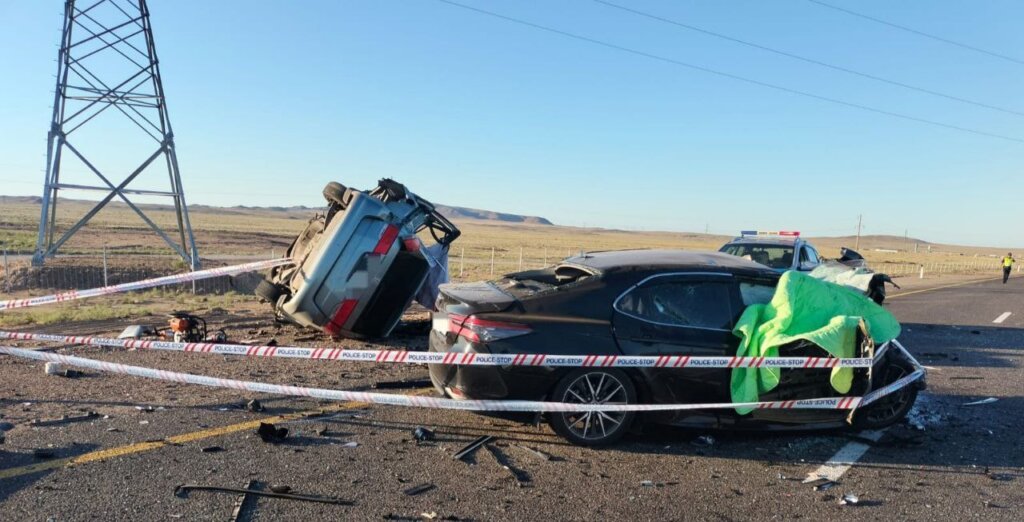 Девять человек погибли в лобовом столкновении автомобилей в Казахстане
