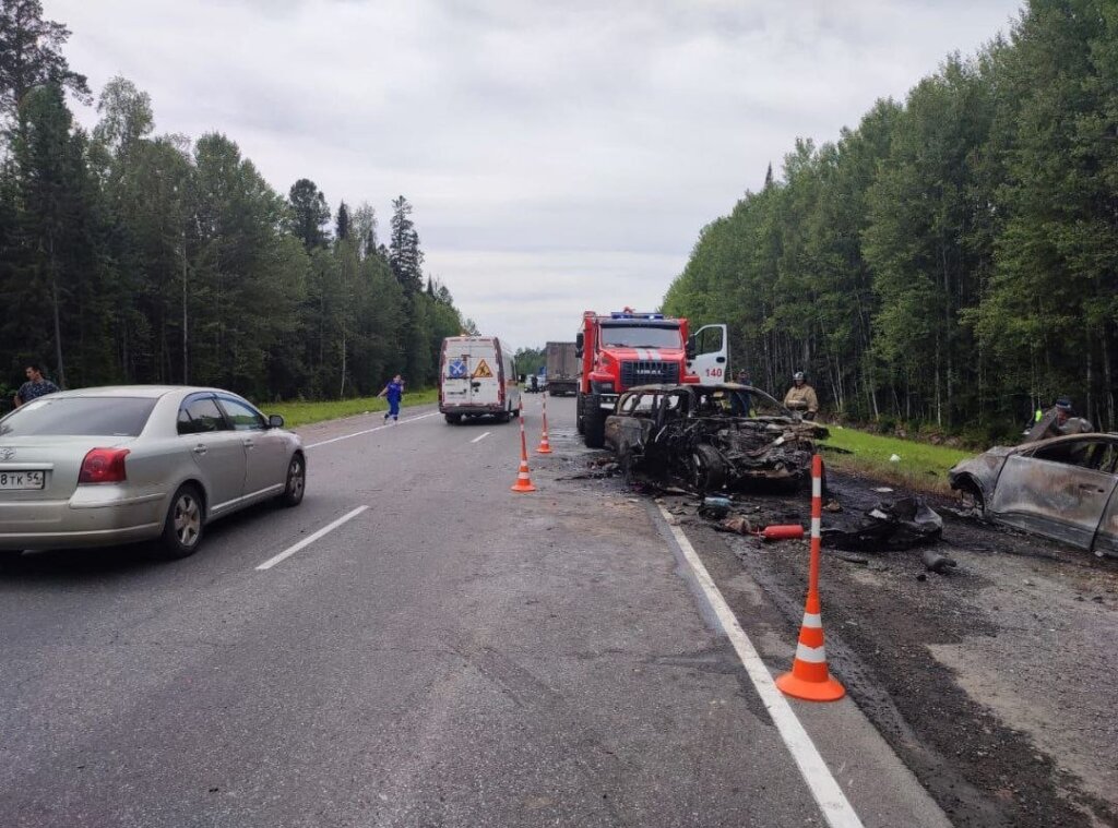 Четыре человека погибли в огненном ДТП на трассе Тюмень — Ханты-Мансийск