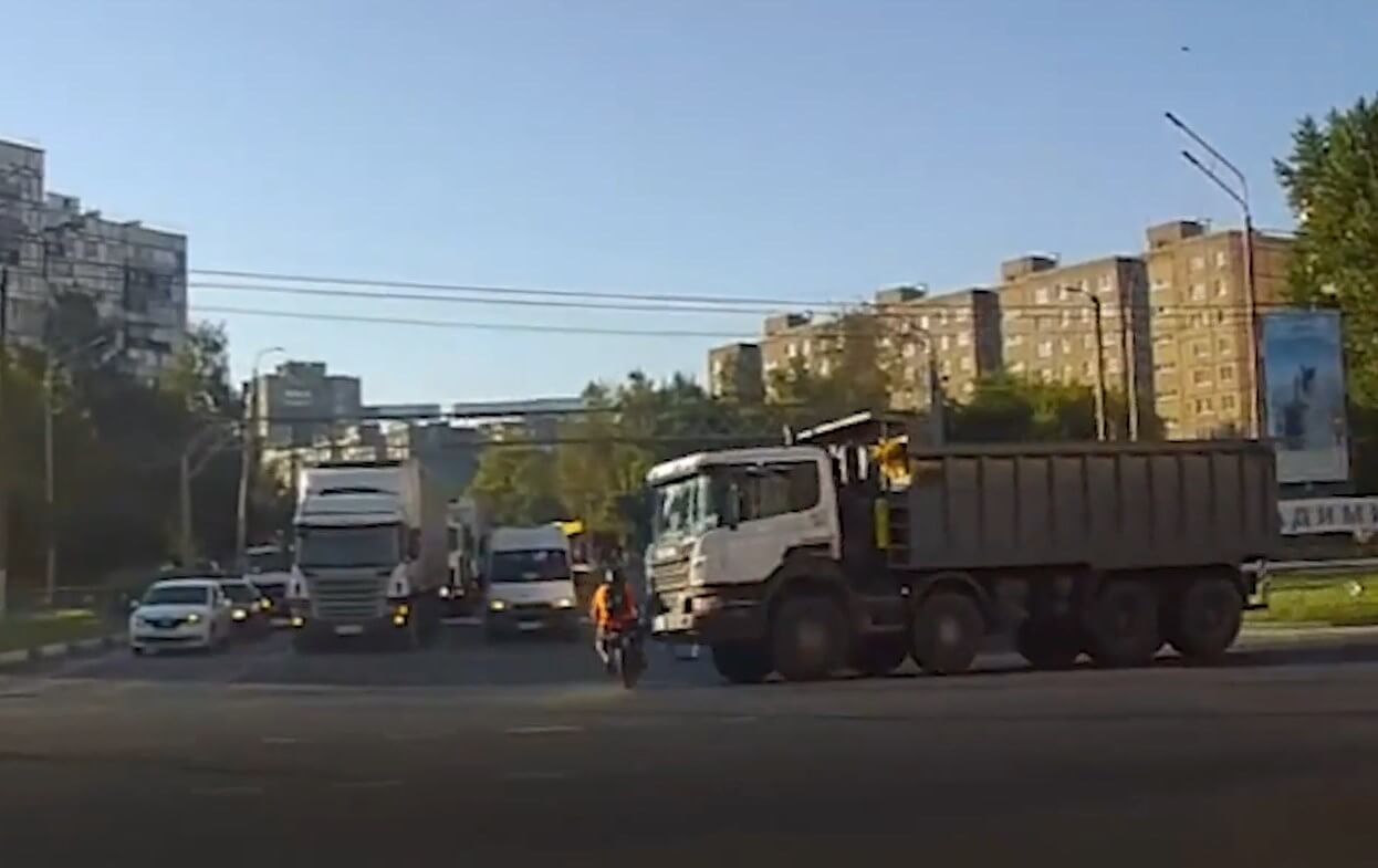 Оба двигались на красный: во Владимире в ДТП погиб мотоциклист
