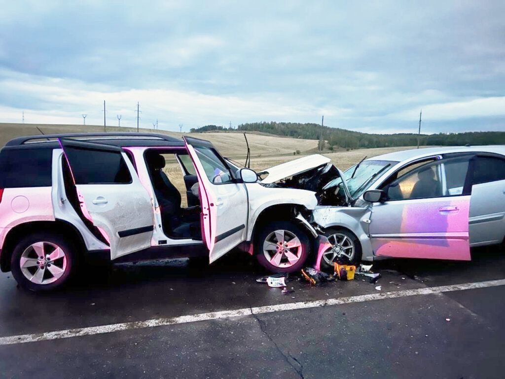 В Татарстане пожилой водитель въехал в машину с семьёй: погибли мать и дочь