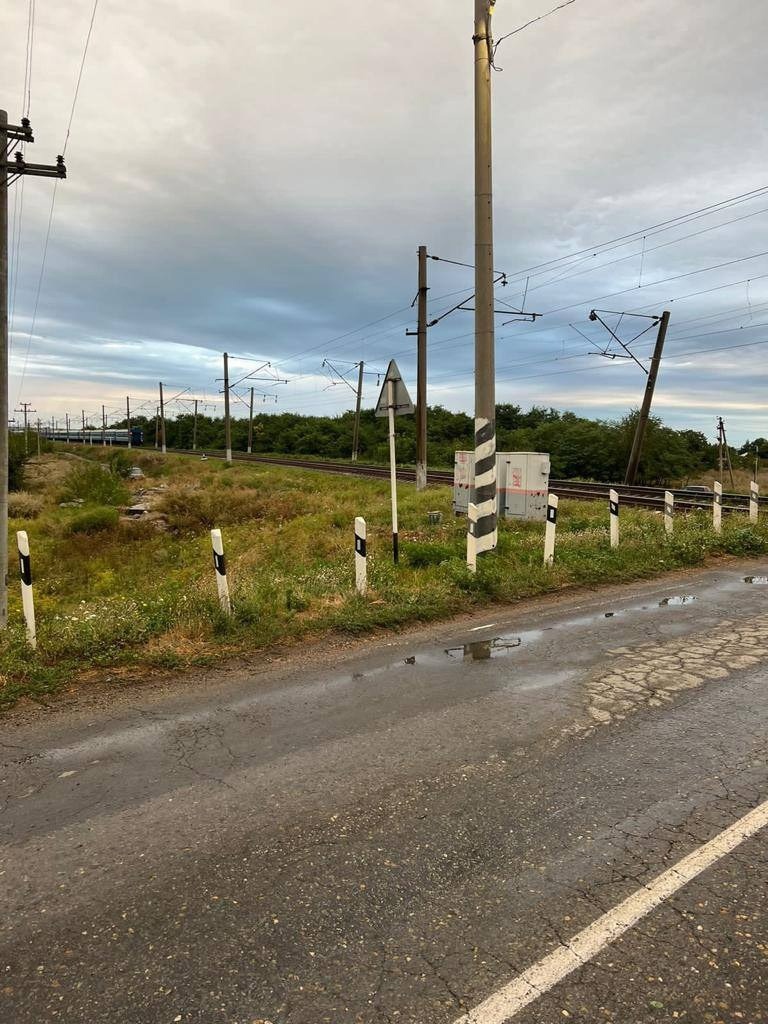 В Ростовской области автомобиль столкнулся с поездом: погибли два человека
