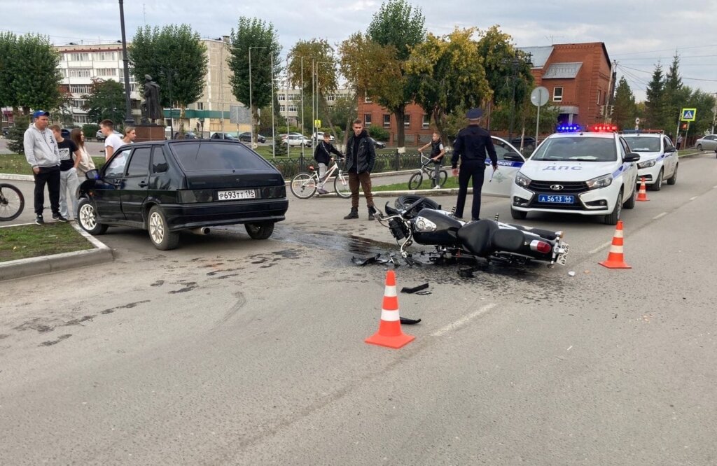 Мотоциклист сделал кульбиты и чудом выжил после ДТП в Ирбите