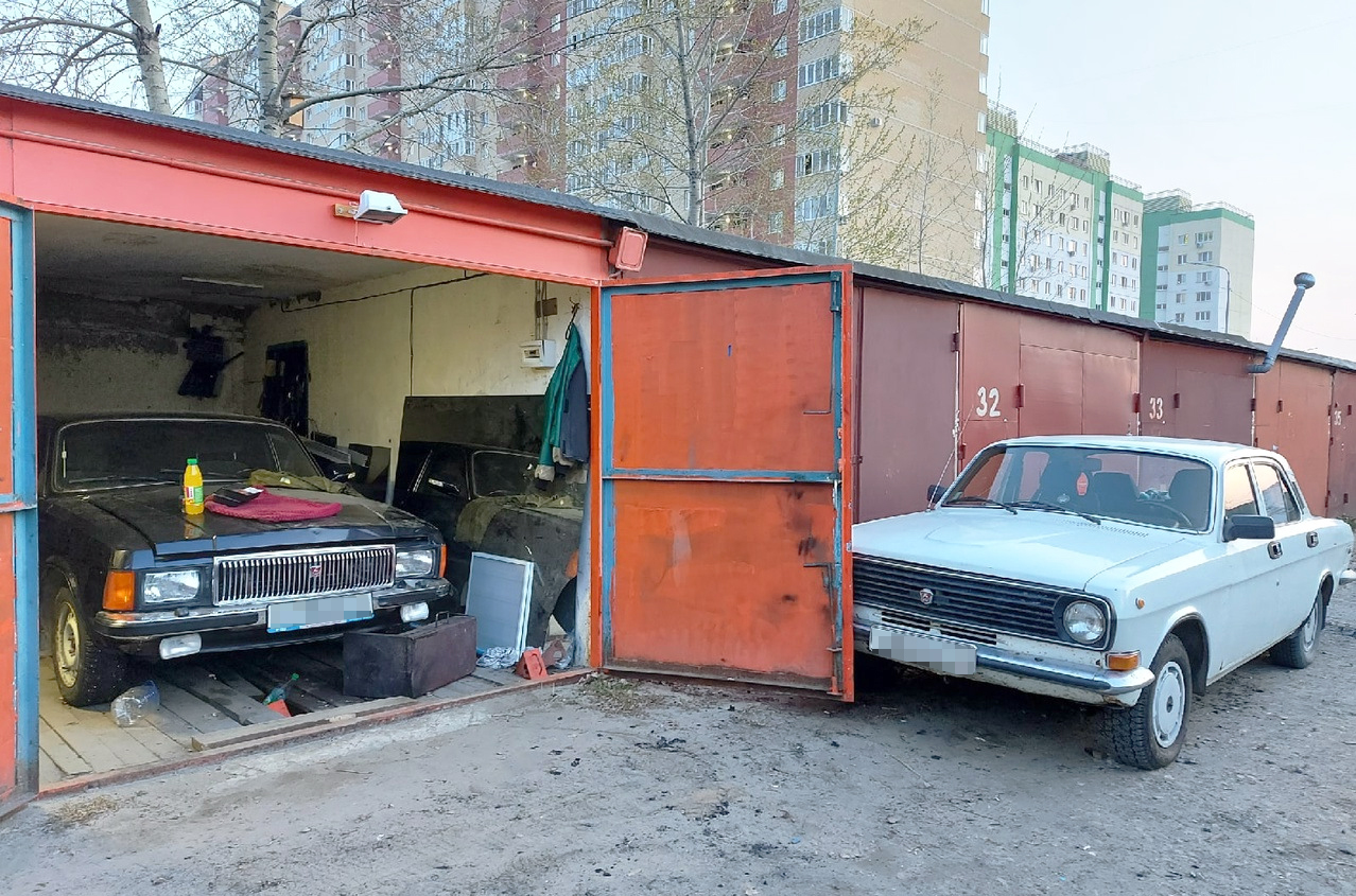 Компенсация гараж москва. Автомобили при сносе гаражей. Тойота которая сносит дом. У кого узнать где могут снести гаражи.