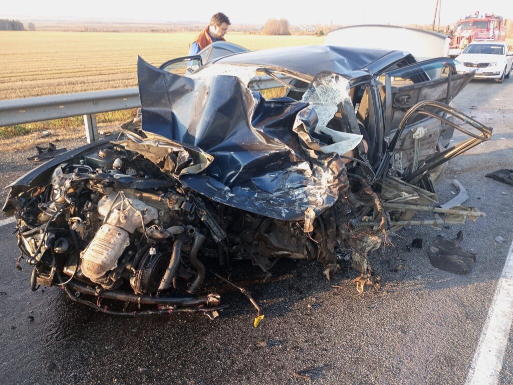 Hyundai Accent и Lada Vesta лоб в лоб столкнулись в Курганской области: погибли три человека