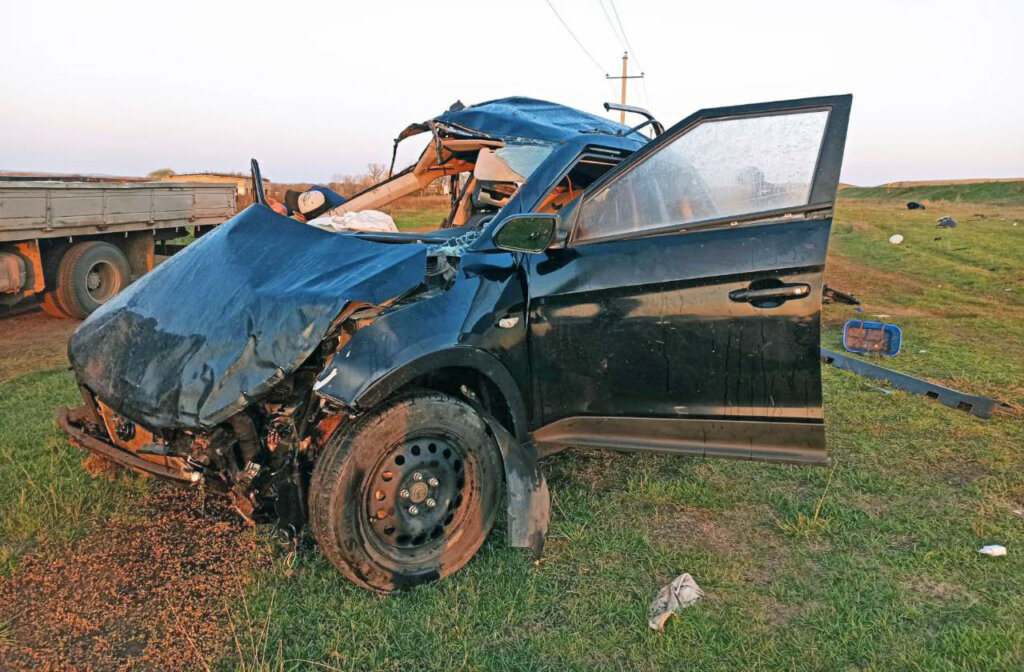 В Башкирии 16-летний подросток сел за руль кроссовера: погибли два человека