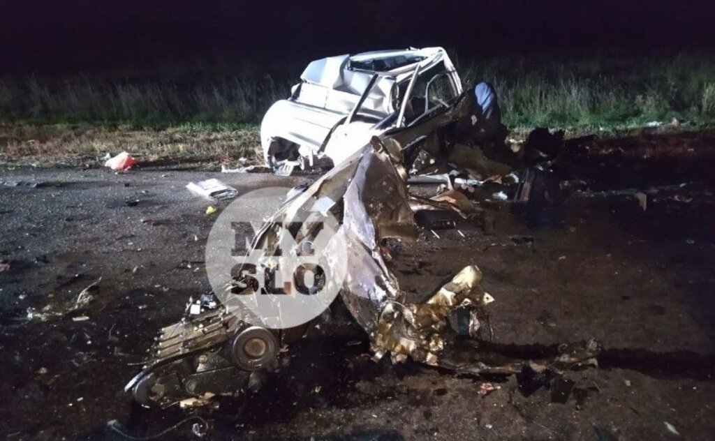 В Тульской области &#171;Лада&#187; на скорости 190 км/ч столкнулась с фурой: погибли парень и девушка