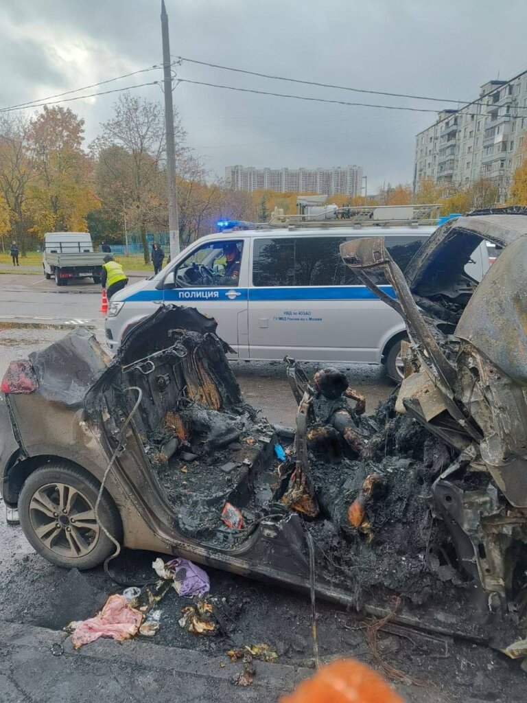 Отвлекся от управления или стало плохо с сердцем? Супруги погибли в огненном ДТП в Москве