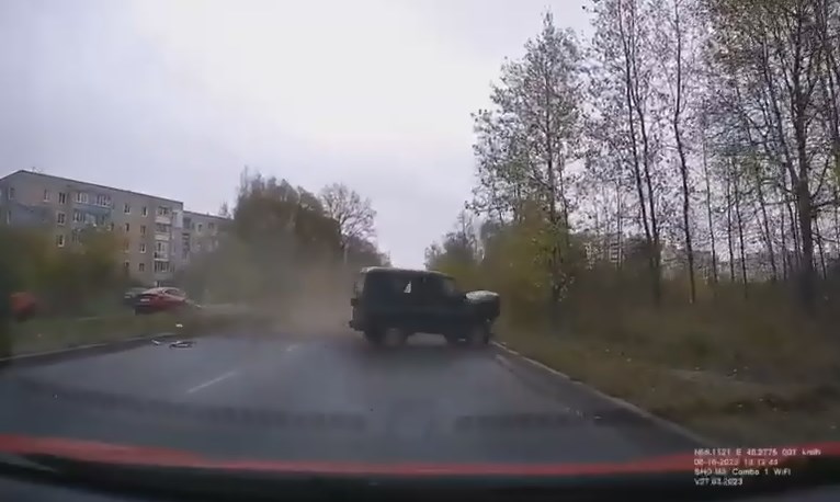 Электрокар Tesla попал в ДТП во Владимире: момент столкновения запечатлел видеорегистратор