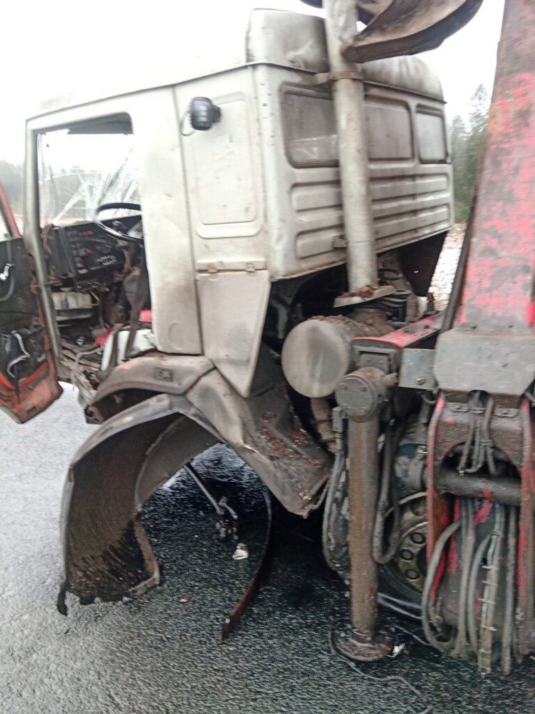 Китайский кроссовер столкнулся с КАМАЗом на трассе &#171;Кола&#187; в Карелии: погибли два человека