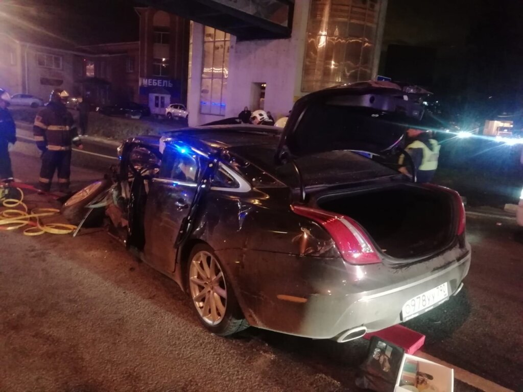 Три автомобиля столкнулись на перекрестке в Луховицах