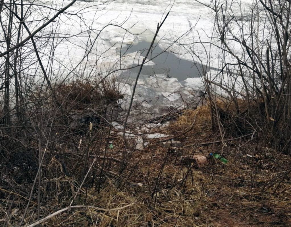 Автомобиль с семьёй утонул в реке в Иркутской области: погибли двое взрослых и двое детей