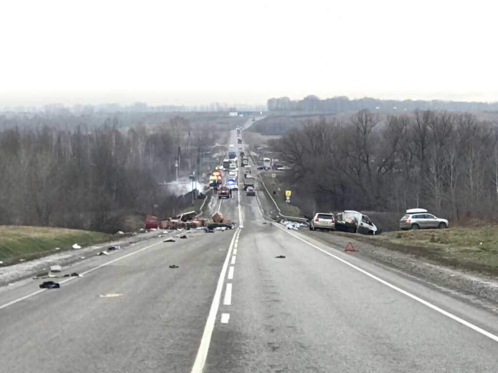 Два водителя погибли в утреннем ДТП на Чуйском тракте