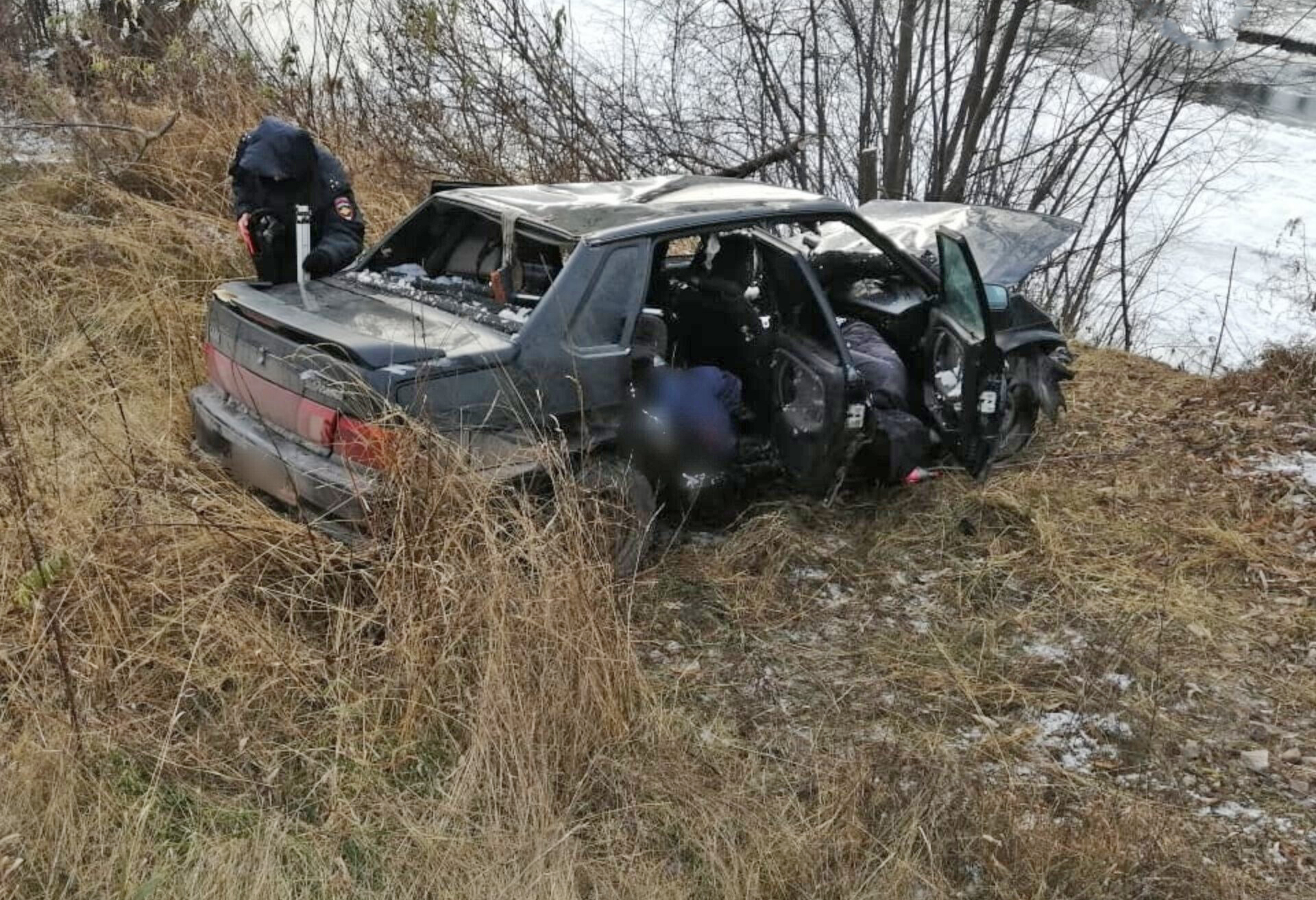 Автомобиль с семьёй утонул в реке в Иркутской области: погибли двое  взрослых и двое детей