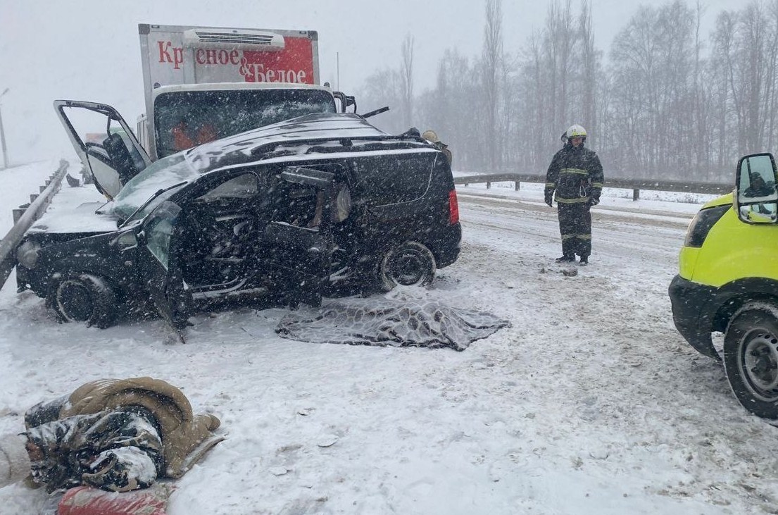 Видеорегистратор запечатлел последние секунды жизни людей на трассе в  Липецкой области