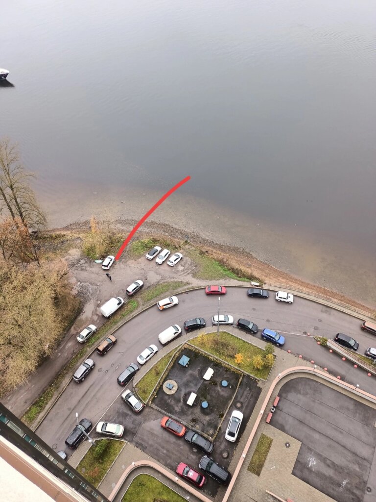 В Петербурге автомобиль утонул в Неве: погибла беременная пассажирка