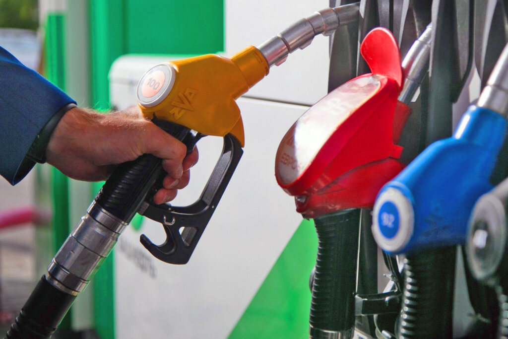 Цены на бензин и дизельное топливо в России снова выросли