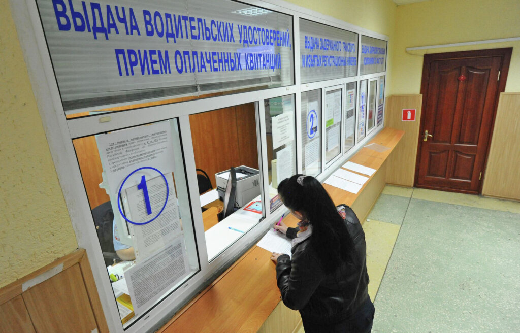 В России вновь автоматически продлят срок действия истекающих прав