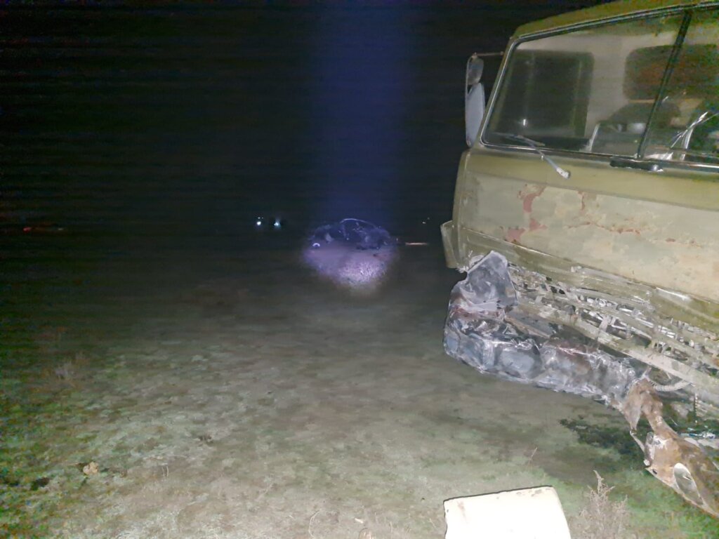Под Астраханью легковой автомобиль столкнулся с КАМАЗом: погибли три человека