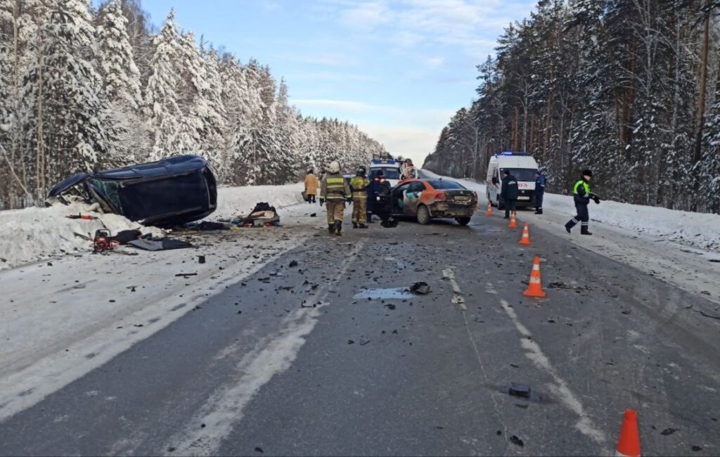&#171;Не дожили до нового года&#187;: на Урале оба водителя погибли в ДТП с участием Renault и Volkswagen