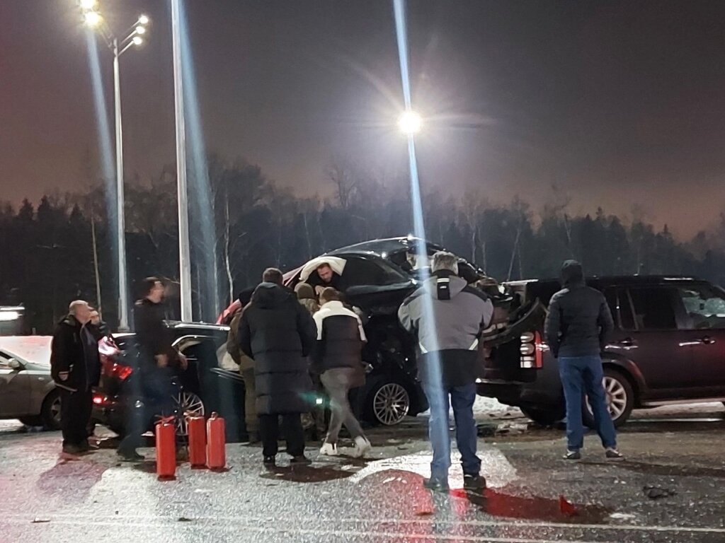 Кульбиты на трассе М-11 в Подмосковье: столкнулись четыре автомобиля
