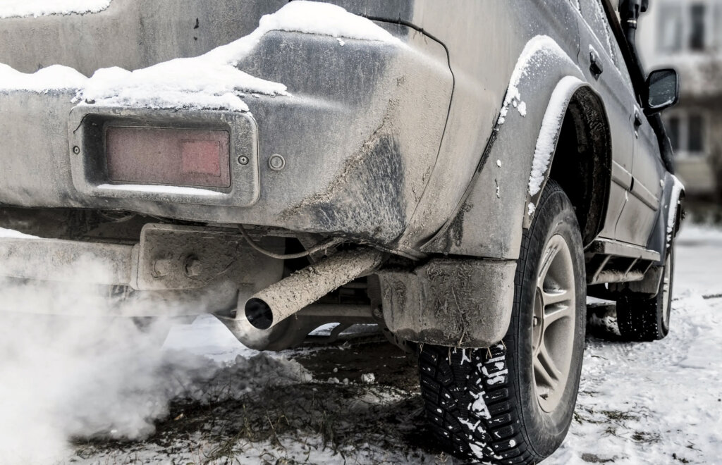 Эксперт рассказал, почему зимой не нужно прогревать автомобиль